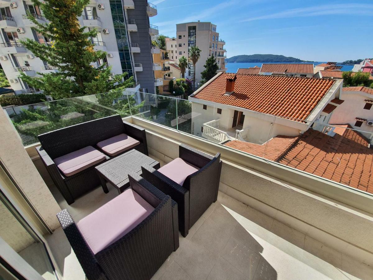 As Apartments Rafailovici Bagian luar foto